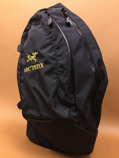●未使用 ARCTERYX アークテリクス QUIVER クイバー ワンショルダーバッグ 黒 C24