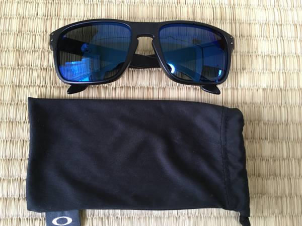 ◇美品！完売品！OAKLEY(オークリー) 偏光サングラス ホルブルック マットブラック x ブルー ミラーレンズ
