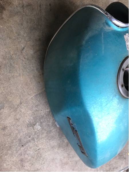 ゼファー400χガソリンタンク