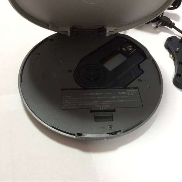 SONY CDウォークマン D-NE730 動作品 乾電池ケース付き SONY ソニー