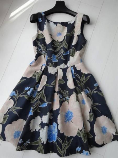 試着のみ グレースコンチネンタル【素敵なフラワーデザインワンピース 】