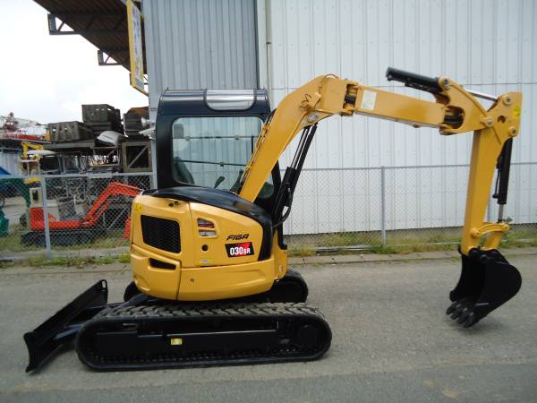 CAT 030SR ミニ油圧ショベル 2012年 2000時間 平成24年 3tクラス 小 