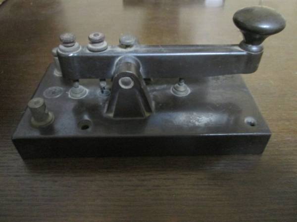 【激レア　骨董品】手動電鍵ニ型　モールス信号器（旧陸海空共通仕様） 激レア 骨董品手動電鍵ニ型 モールス信号器（旧陸海空共通仕様