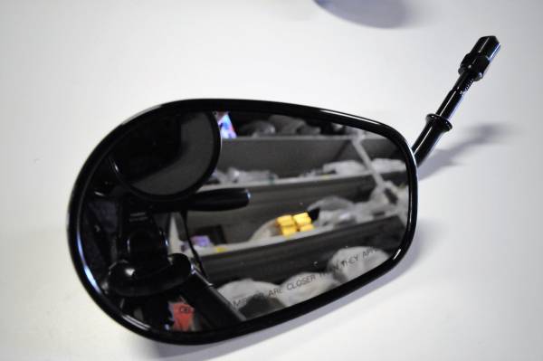 ⑨ハーレーダビットソン用　ミラー　ブッラック　左右セットで　未使用品　883・LX48・ロードキング・ソフテイル・ダイナ等々・・・　