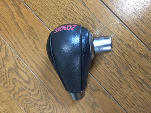 【新品未使用】スバル ステラ RN1 RN2 STI ATシフトノブ スバル純正 スバル ステラ(R1,R2)STI ロゴ入り 黒革 シフトノブＡＴ用