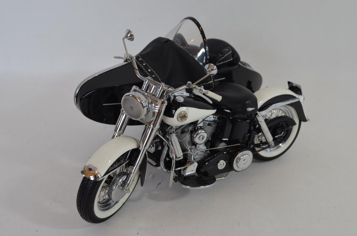 Minichamps 1/12 Ducati Desmosedici GP11 MotoGP 2011