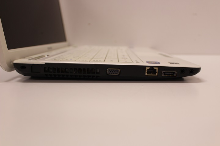K38 TOSHIBA PT35046BSFB 現状 dynabook T350/46BW Core i5 480M/2GB 