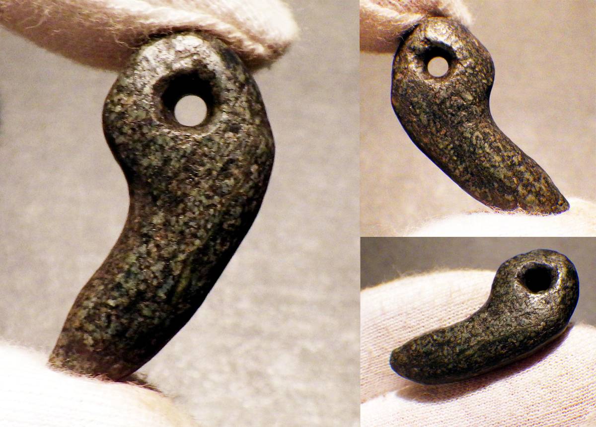 縄文時代の勾玉 本玉 天然石 和田玉 中国古美術 手彫 細工装飾品 縄文時代晩期 鮮やかな翠色の丁子頭 岩手県盛岡市黒石野 勾玉伝 古墳