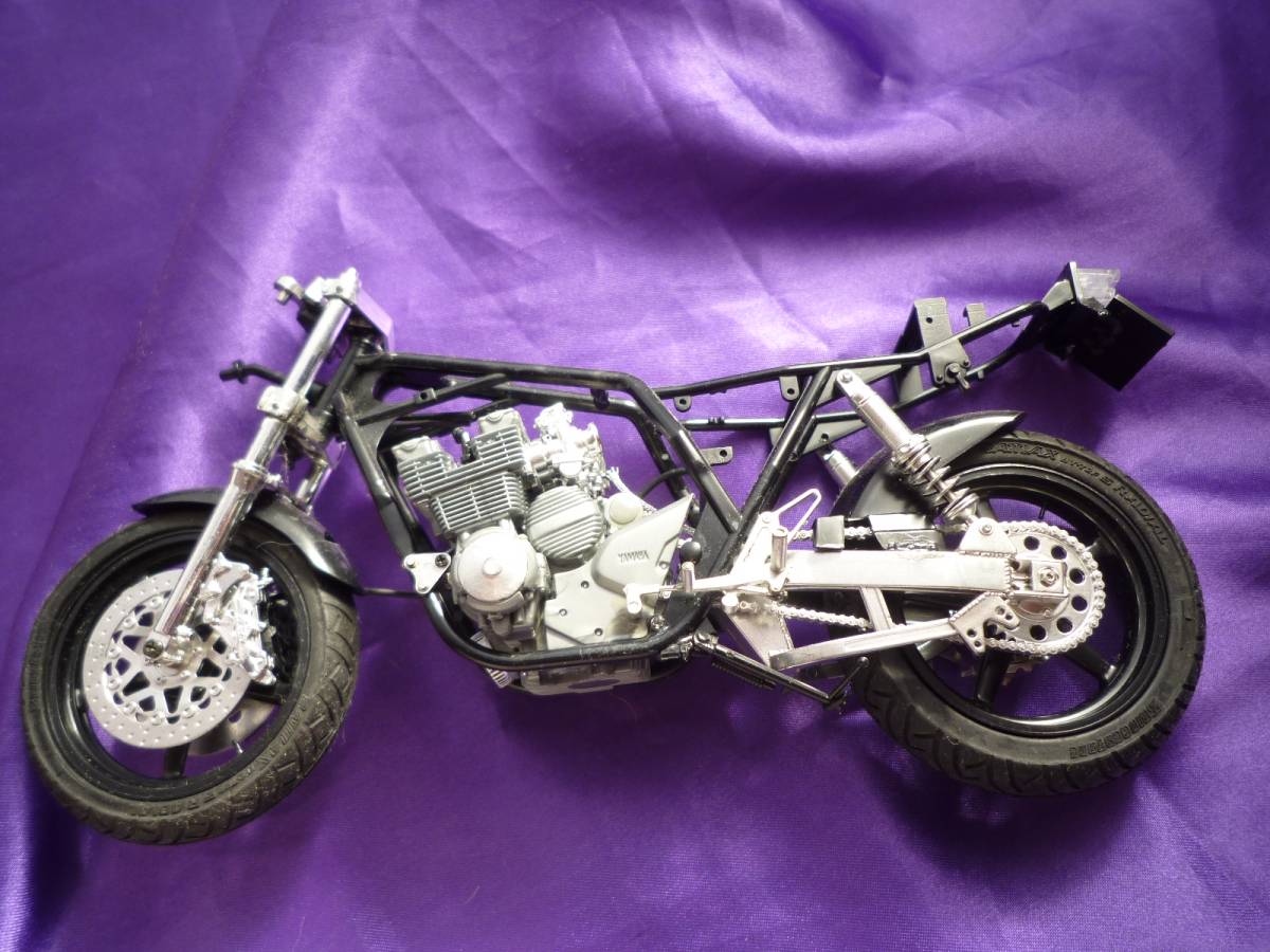 ◇訳あり プラモデル ＜未完成・組み立て途中です！＞YAMAHA XJR400