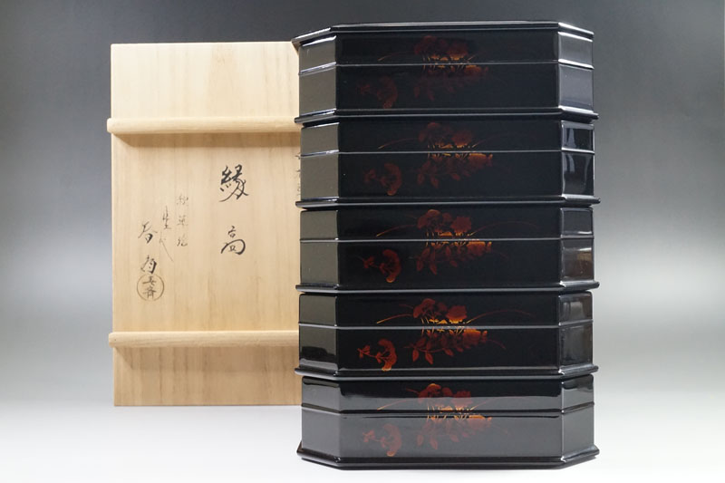 か523☆塗師 前端春斎造 白檀塗秋草絵縁高 共箱 五段重 茶道具