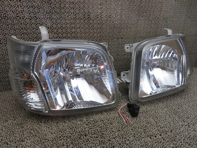 3419・ダイハツ ハイゼット カーゴ S331V 後期【ヘッドライト ASSY 左右セット】レベライザー付★切り配線付※S321V S320V S330V★H19/12～
