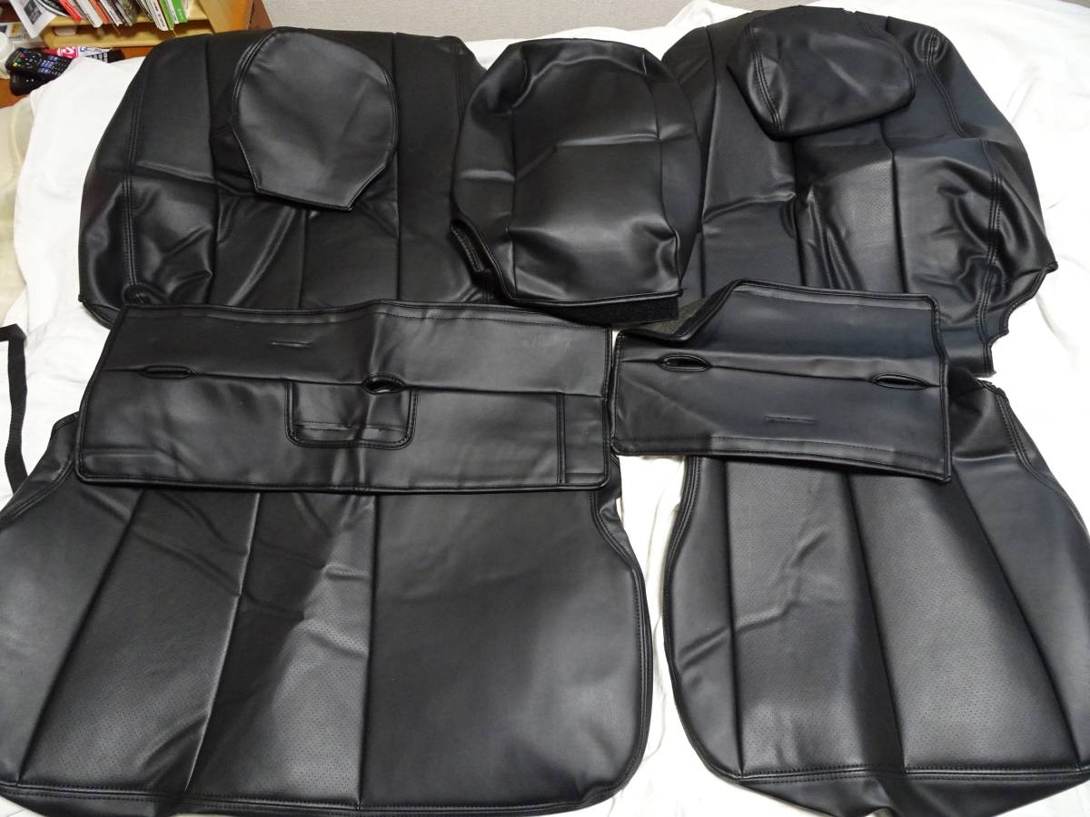 デリカD5用　シートカバー　8人乗り用　BLACK　clazzio