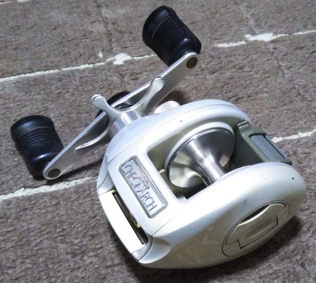 シマノ　バンタムクロナーク100（右）