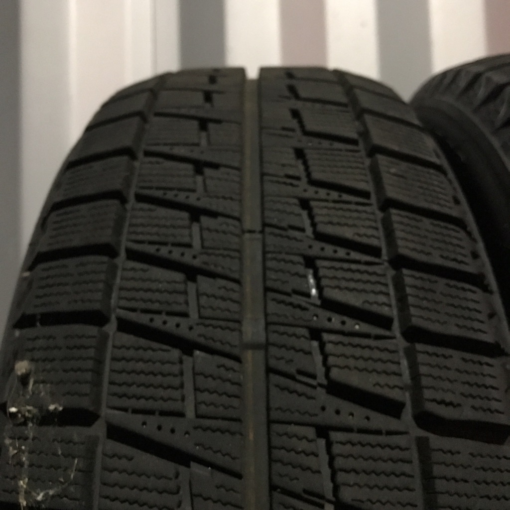 日本 価格 ブリヂストンスタッドレス185／65R15 88Q深溝 【公式通販】