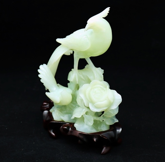 中国古玩 翡翠玉石 彫刻 花鳥彫 唐木台付 置物 天然石 飾物 細密細工
