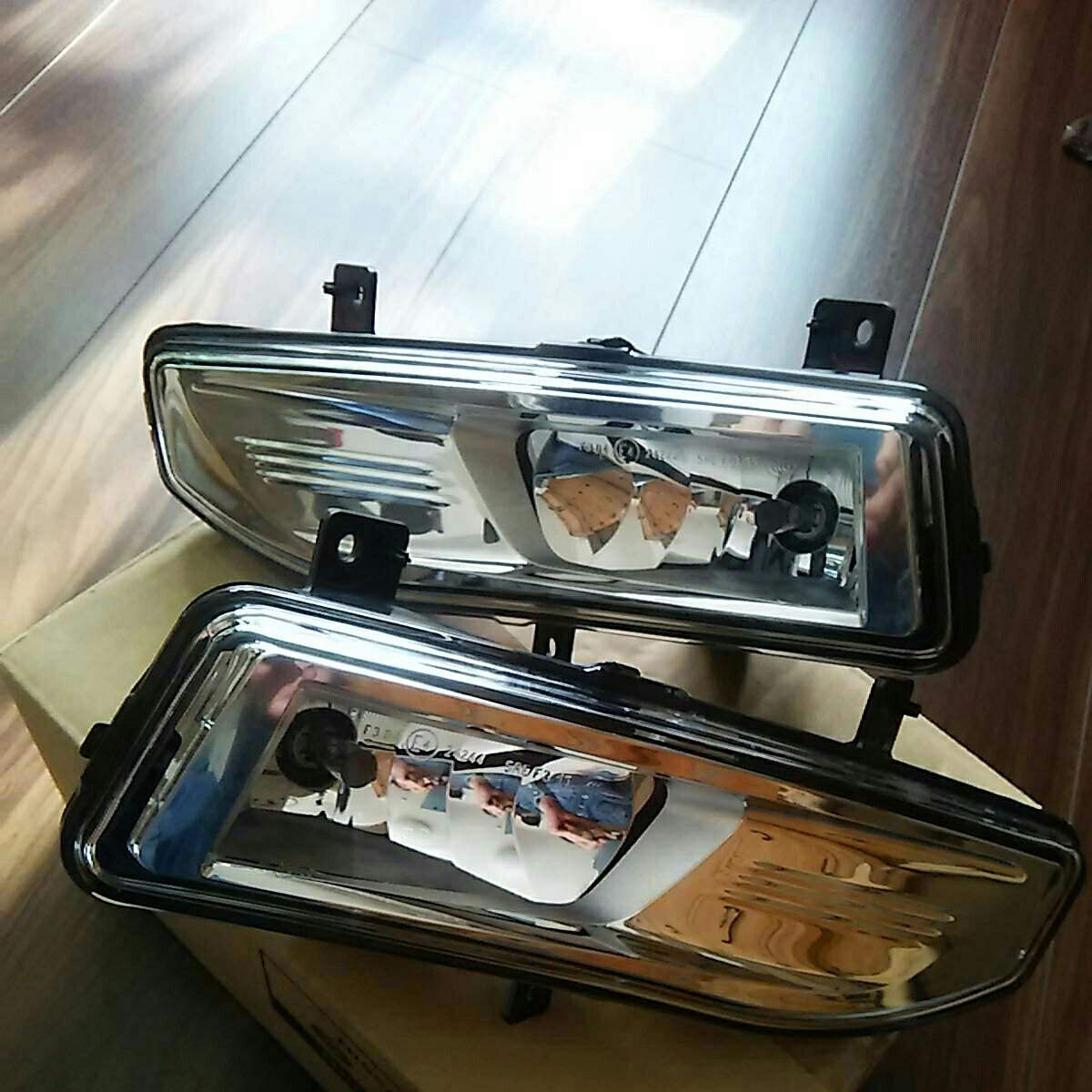 新品 日産ノート ハロゲンフォグランプ