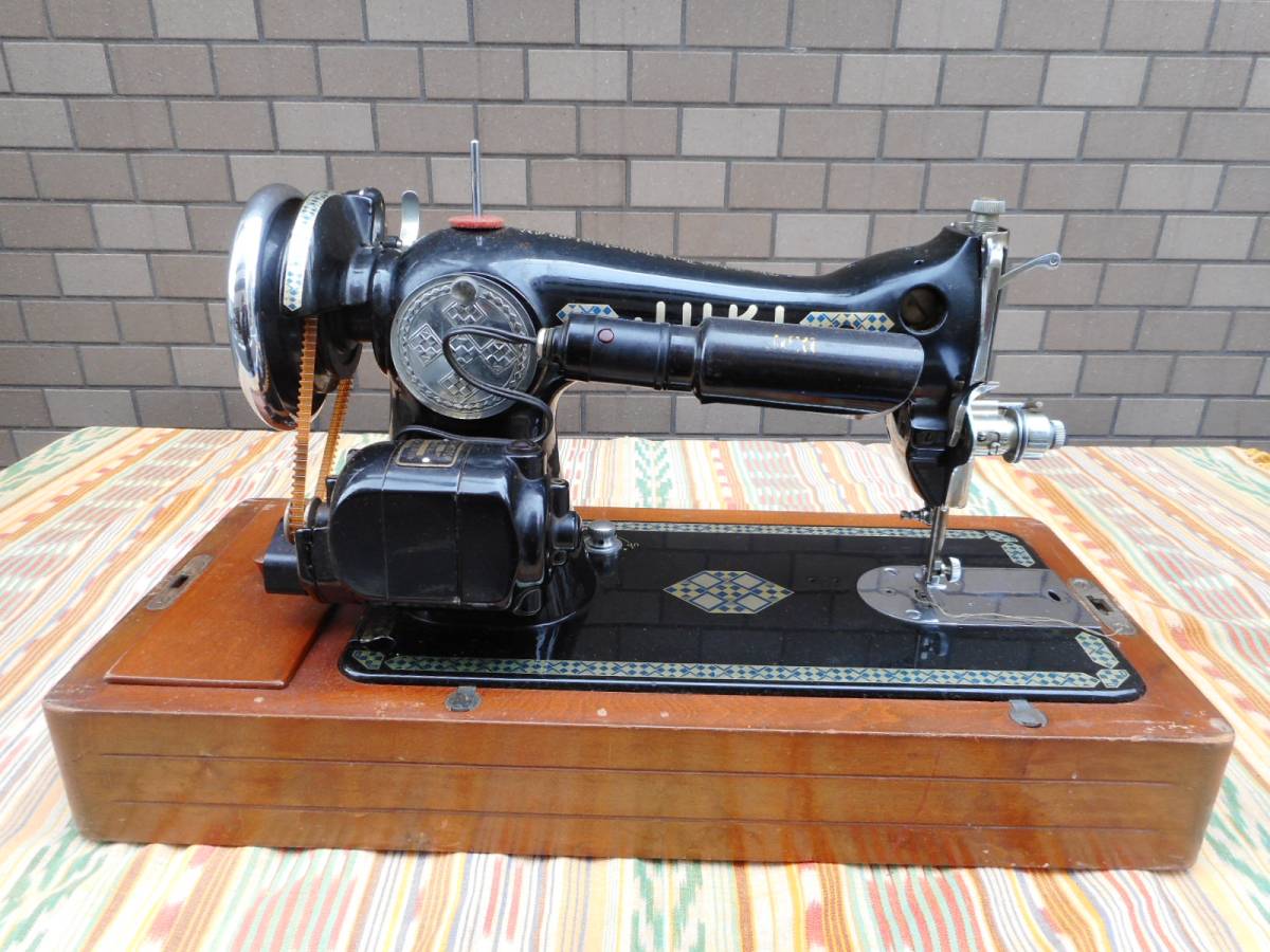 逸品 JUKI ジューキ 時代 黒ミシン ☆取説・付属品付 検 アンティーク 職業用 レトロ 黒ミシン 足踏み 手回し ミシン