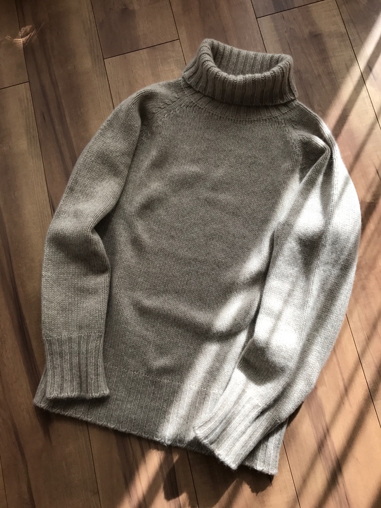 n100カシミアタートルニット