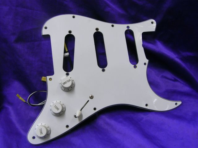 Fender Japan ST-62 ストラトキャスター　ボディ　ピックガード fender japan st62ピックガードの通販 Reborn ストラトキャスターST62