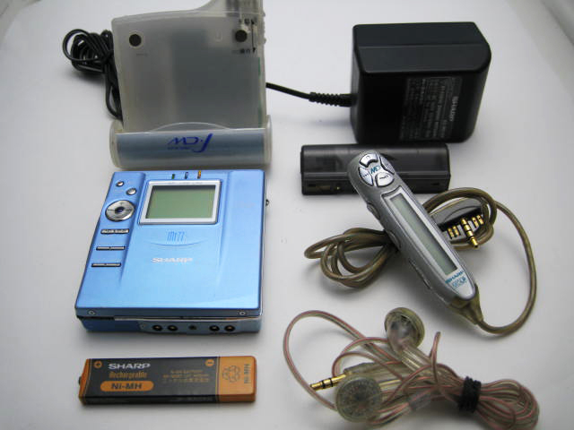 119■SHARP　シャープ　MD-MT77　録音再生　ポータブルMDレコーダー　MDプレイヤー　通電確認済　ジャンク現状品 SHARP MDポータブルレコーダー シャープ シルバー ポータブルMDレコーダー&frasl;MD-MT77 MDLP