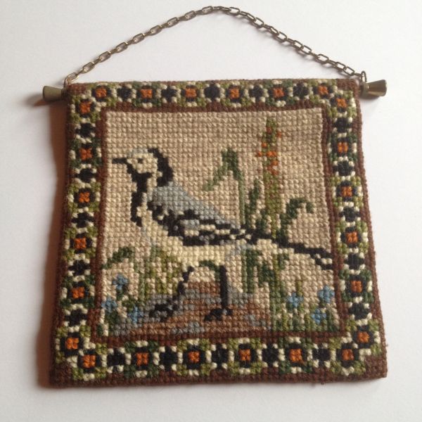 【人気セール】 北欧雑貨スウェーデン ヴィンテージ ツヴィスト刺繍 鳥シリーズ ミニタペストリー タイリクセキレイ Sadesarla(パネル、タペストリー)｜売買されたオークション情報、yahooの商品情報をアーカ パネル、タペストリー