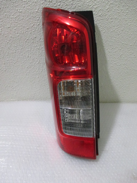 キャラバン E26 NV350 純正 左 テールランプ ICHIKOH VALEO T008