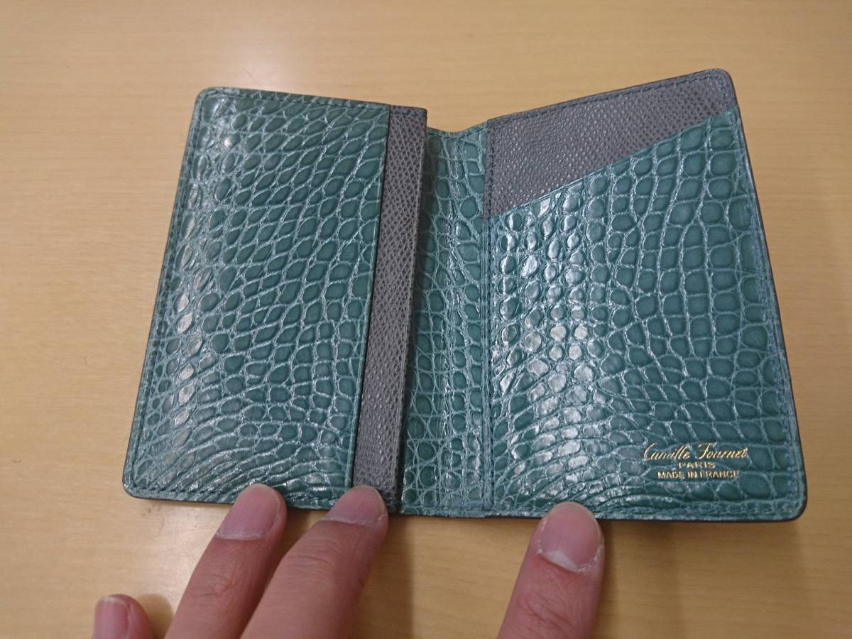 信頼を築く最初の一歩：カミーユ・フォルネのカードケース・名刺入れ 