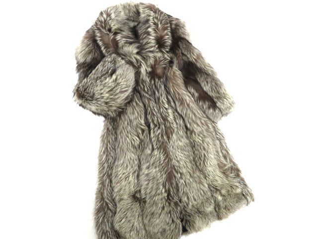 大人気，格安 日本製 SAGA FOX サガフォックス 裏地刺繍入り 本毛皮 ロングコート ボリューム(フォックス)｜売買されたオークション情報、yahooの商品情報をアーカイブ公開 - オークファン フォックス