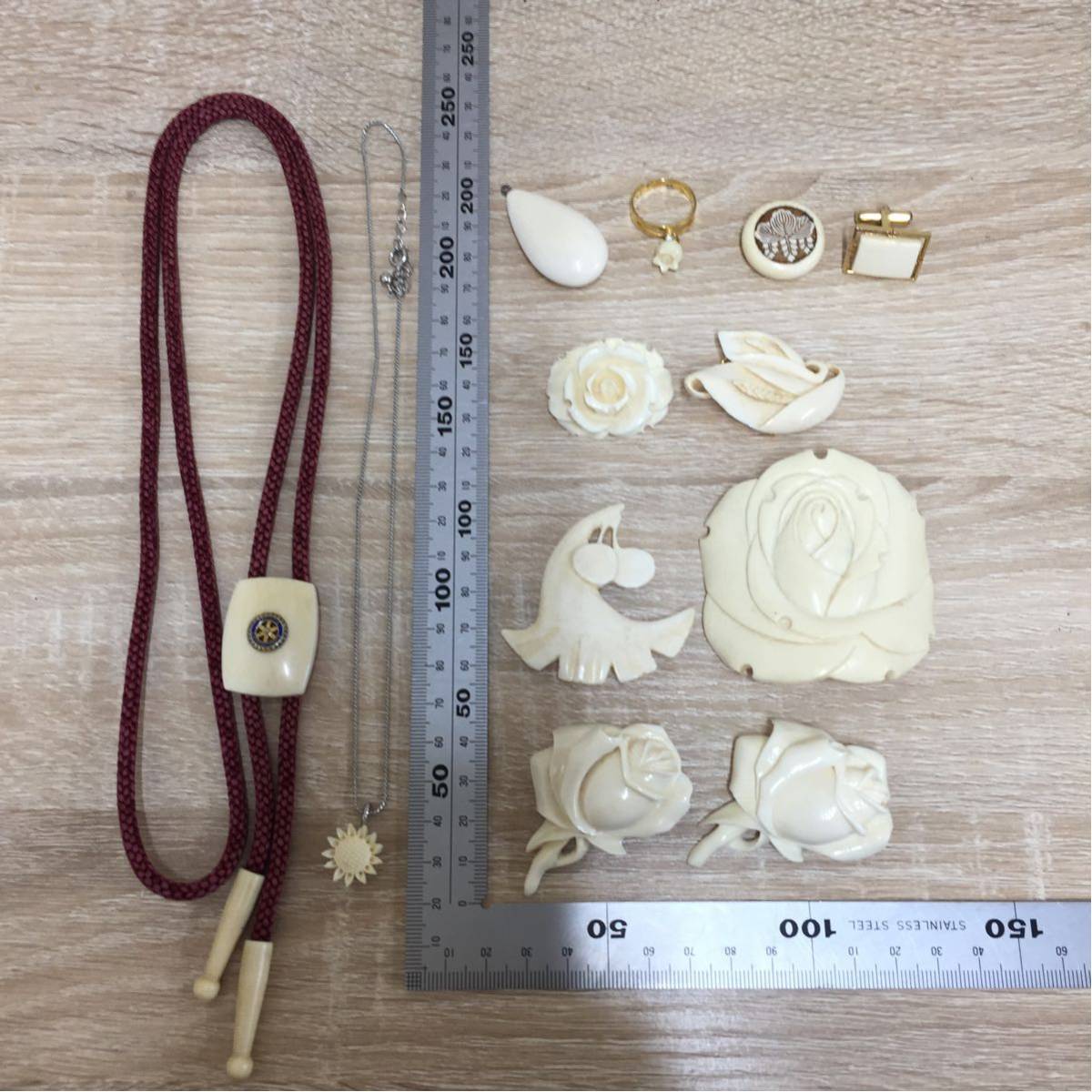  象牙 ① ブローチ ネックレス カフス アクセサリー まとめて 総重量約108g 本象牙(その他)｜売買されたオークション情報、yahooの商品情報をアーカイブ公開 - オークファン その他