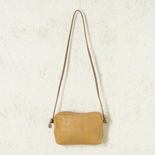 ゆうパケット× 希少 LOEWE ショルダーバッグ ミニ ポーチ レザー 型押し ロゴ シンプル ベージュ オールド ヴィンテージ #e2a007BSG ショルダーバッグ 希少 LOEWE タッセル アクセサリーポーチ ゴールド