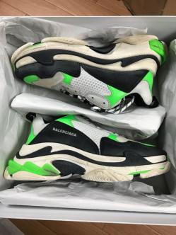 人気セール，低価 43 BALENCIAGA TRIPLE S mrporter ミスターポーター スニーカー 28.5 バレンシアガ トリプルエス ネオングリーン グリーン(男性用)｜売買されたオークション情報、yahooの商品情報をアーカイブ公開 - オ 男性用