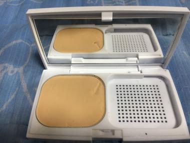 リサージホワイトパウダーファンデーション_1