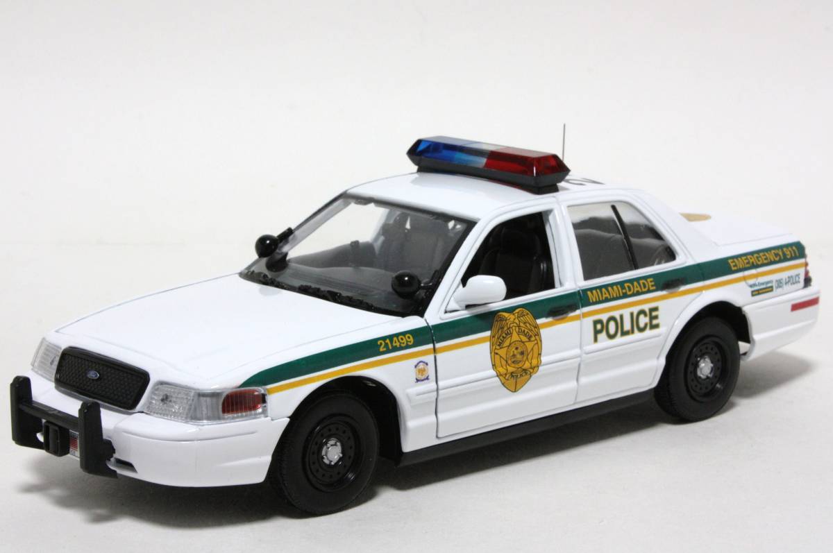 即決 CP 1/24 2010 Ford Crown Victoria ☆マイアミ デイド警察☆彡 2010 Ford Crown Victoria  Canada Police Pursuit Car White