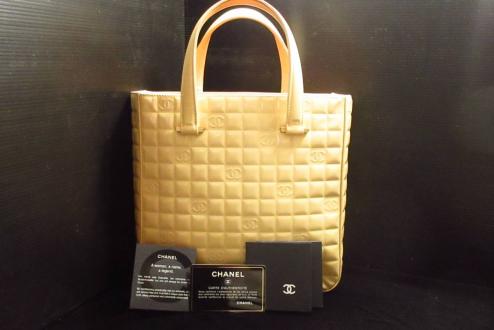 CHANEL シャネル チョコバー ハンドバッグ ベージュ エナメル 上品 