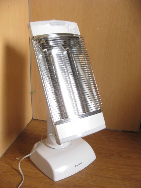 Ｗ-007　ＤＡＩＫＩＮ　ＥＲＦＴ11ＳＳ-Ｗ　セラムヒート　遠赤外線暖房機　ストーブ　美品　動作品