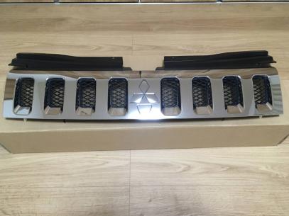 デリカD5　フロントグリル　純正 中古　CV5W