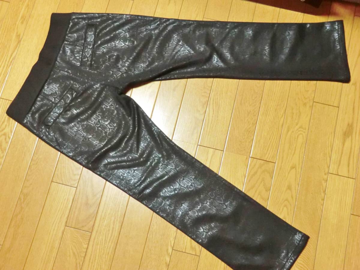 美品 TORNADOMART トルネードマートパイソン柄 ジャージ パンツ 7分丈
