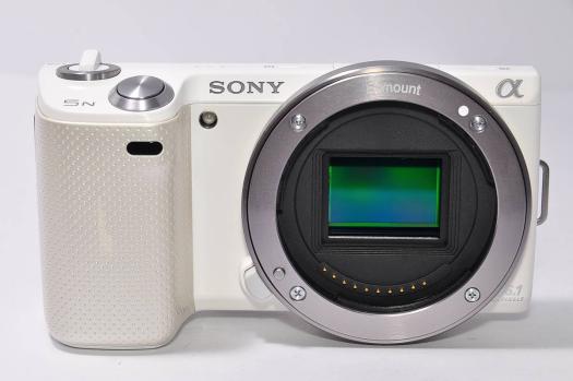【完動品】 SONY ソニー NEX-5N 【人気のホワイト】 ボディのみ！！