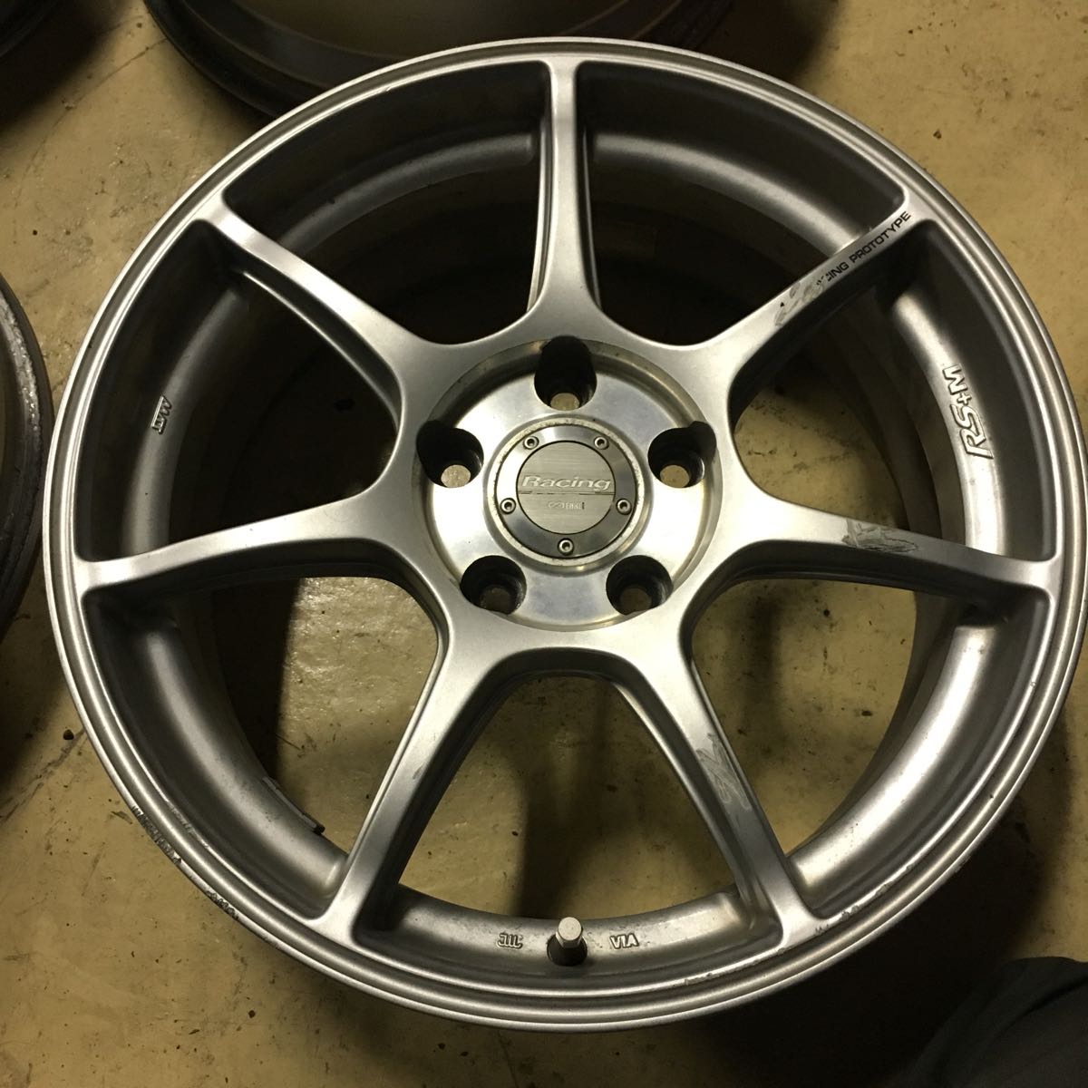 エンケイ 格安軽量ホイール ENKEI RS+M 17インチ 7J+45 PCD114.3 5穴