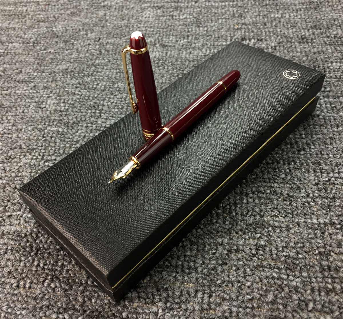MONTBLANC モンブラン 万年筆 未使用品 筆記用具 ケース付き49