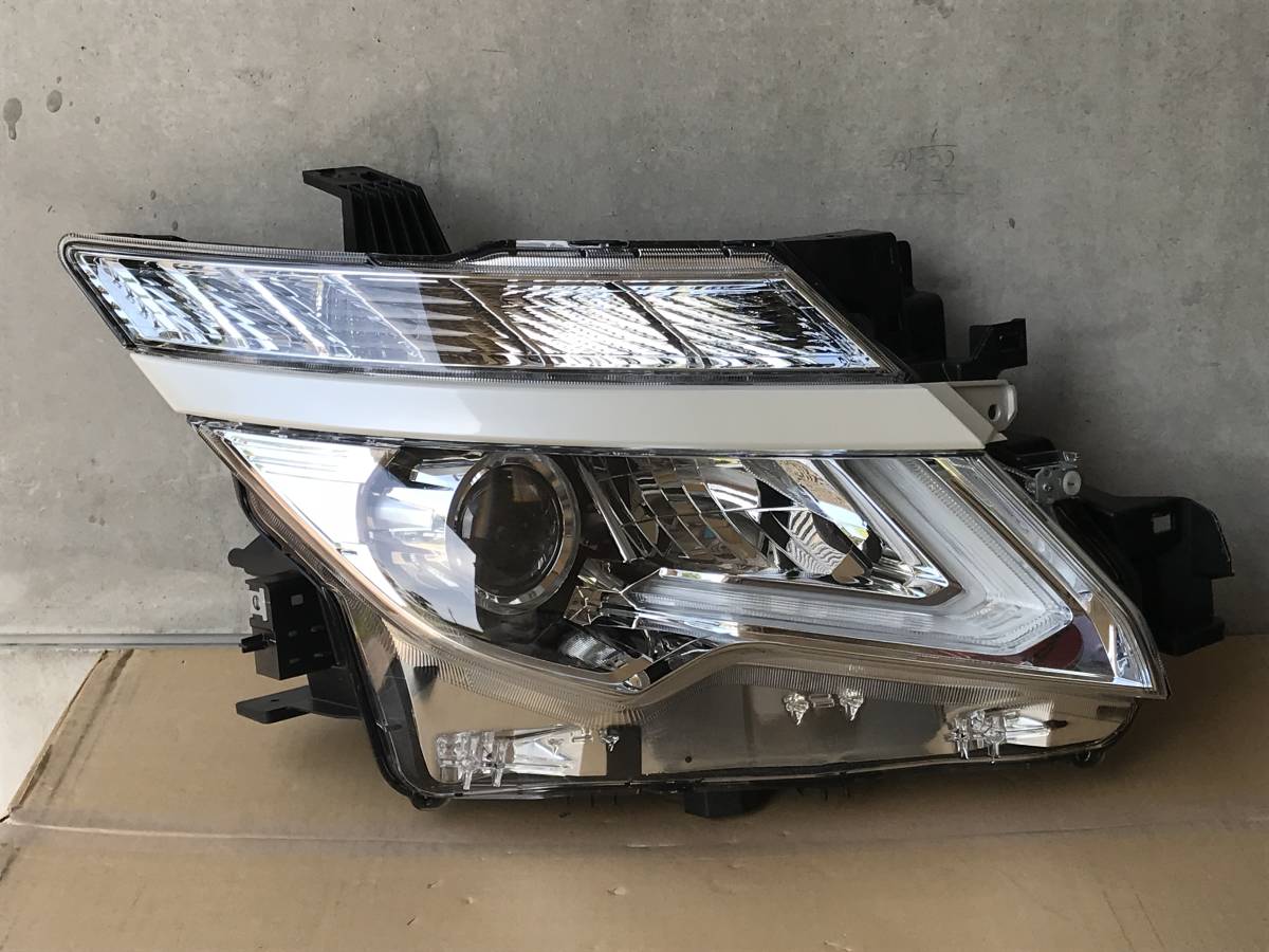 ★ニッサン　純正　右　ヘッドライト　LED　エルグランド　E52　後期　26025-3GP0A　KOITO　100-23674　QAB