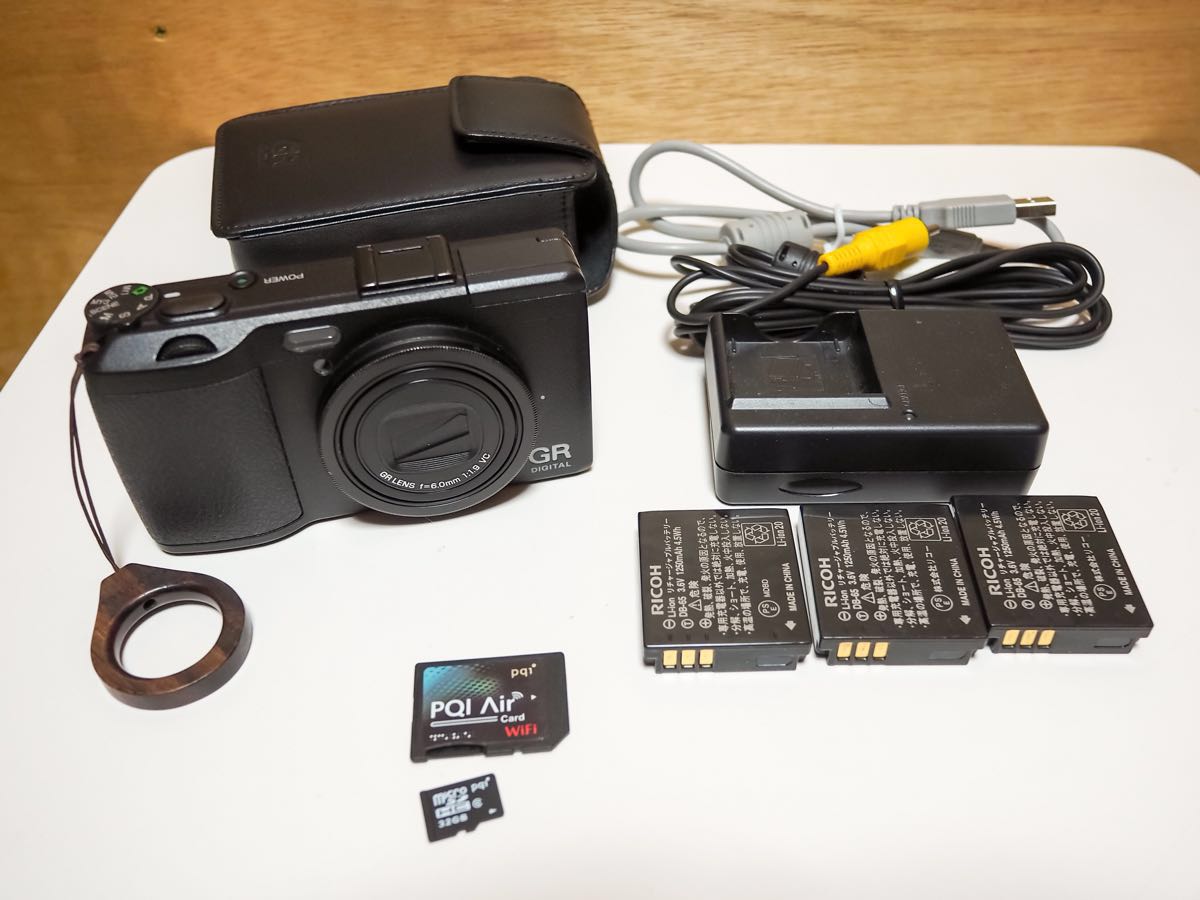 良品【RICOH】GR DIGITAL Ⅳ WiFiカード、予備バッテリー、純正ケース