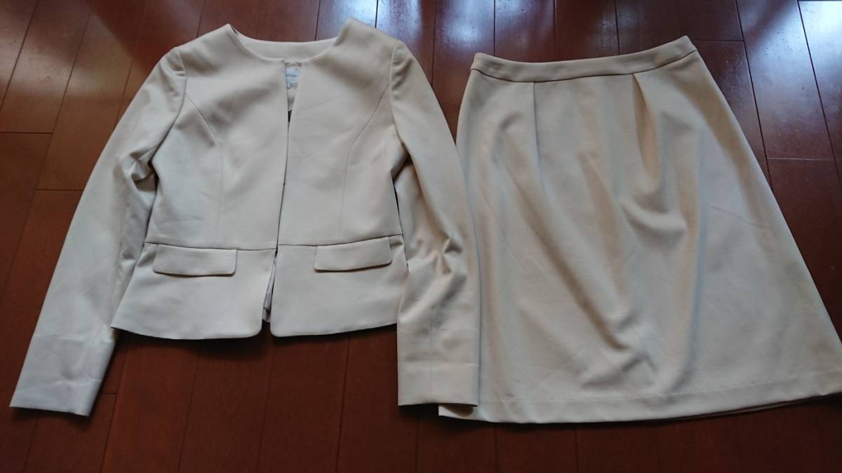 全国無料，新品 2017 アンタイトル洗えるスーペリアルグログランノーカラージャケット＆スカート２ ベージュ(スーツ(ミニスカート))｜売買されたオークション情報、yahooの商品情報をアーカイブ公開 - オー 女性用