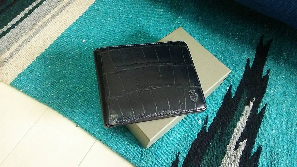 フェリージ／クロコ型押し／二つ折り財布／小銭入れあり／ネイビー