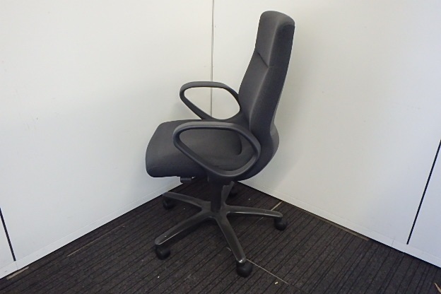 ②オカムラ　CX-グランデ　CX54ZR　参考価格￥133，800（税別）