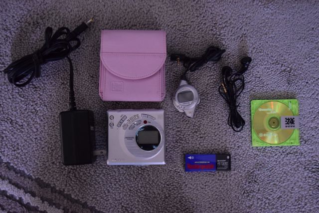 人気定番，豊富な シャープSHARP ポータブルＭＤレコーダー 821型 24Bit(録音、再生)｜売買されたオークション情報、yahooの商品情報をアーカイブ公開 - オークファン 録音、再生