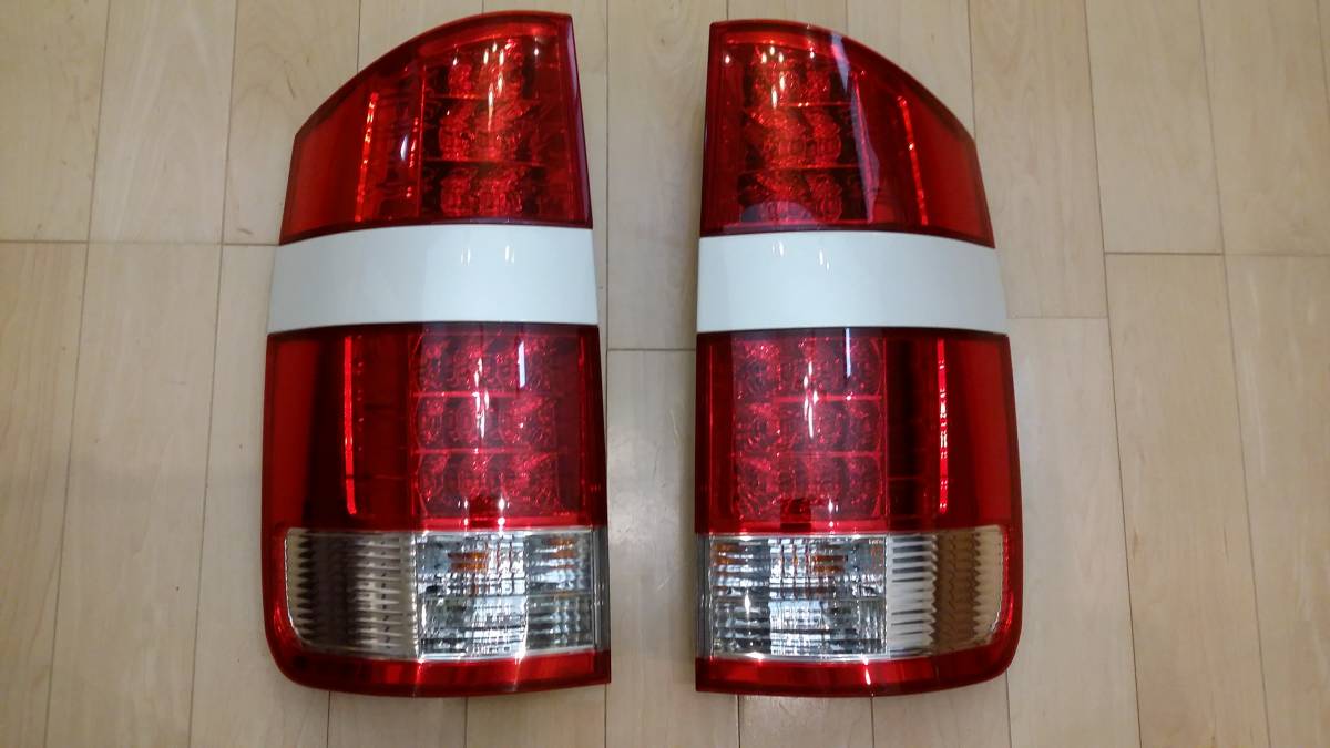 ヴォクシー 後期 ノア LED AZR60 純正 VOXY 左右 テールランプ 2026年 