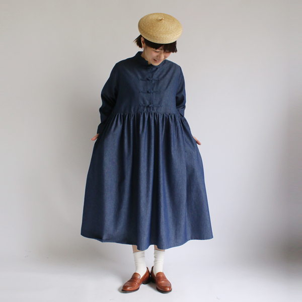 ◎■夏到来SALE！！　 １１４ｃｍ丈 甘織DENIM コットン100％ ロング丈 カンフー　ワンピース こだわり花ボタン B13