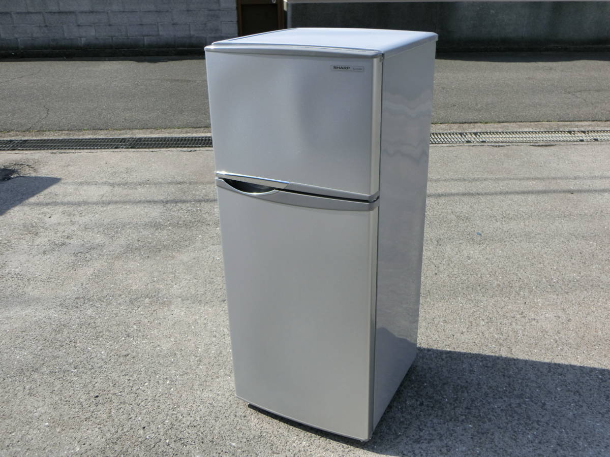 稼働品 1l 13年 訳あり Sharp 2ドア冷蔵庫 Sj H12w 冷凍庫匂い ヘコミ 小型 小さめ ２人暮らし 清掃済み 直接引取ok 100リットル 売買されたオークション情報 Yahooの商品情報をアーカイブ公開 オークファン Aucfan Com