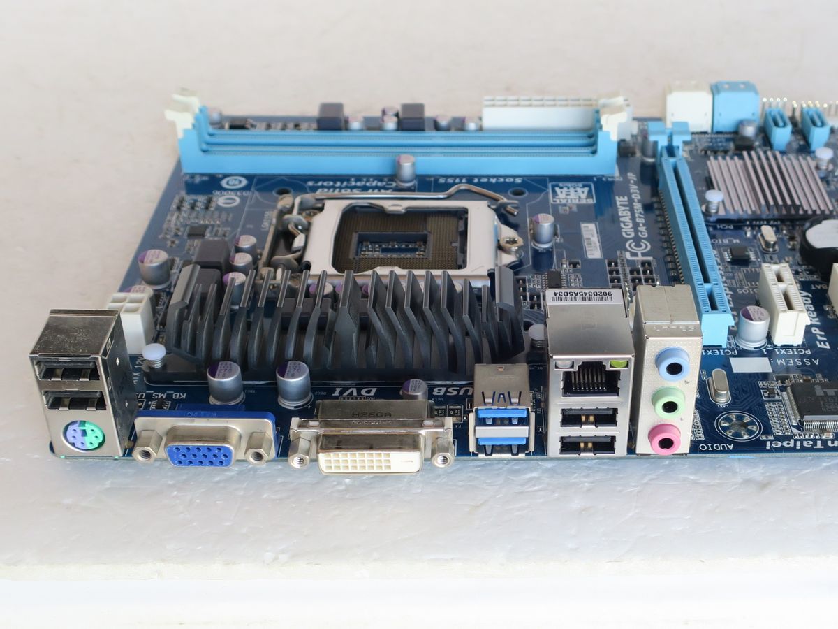 GIGABYTE GA-B75M-D3V-JP(MicroATX/LGA1155/DDR3/INTEL B75)□21 GA